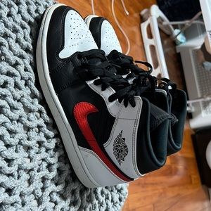 Jordan 1 Mid Chile Red